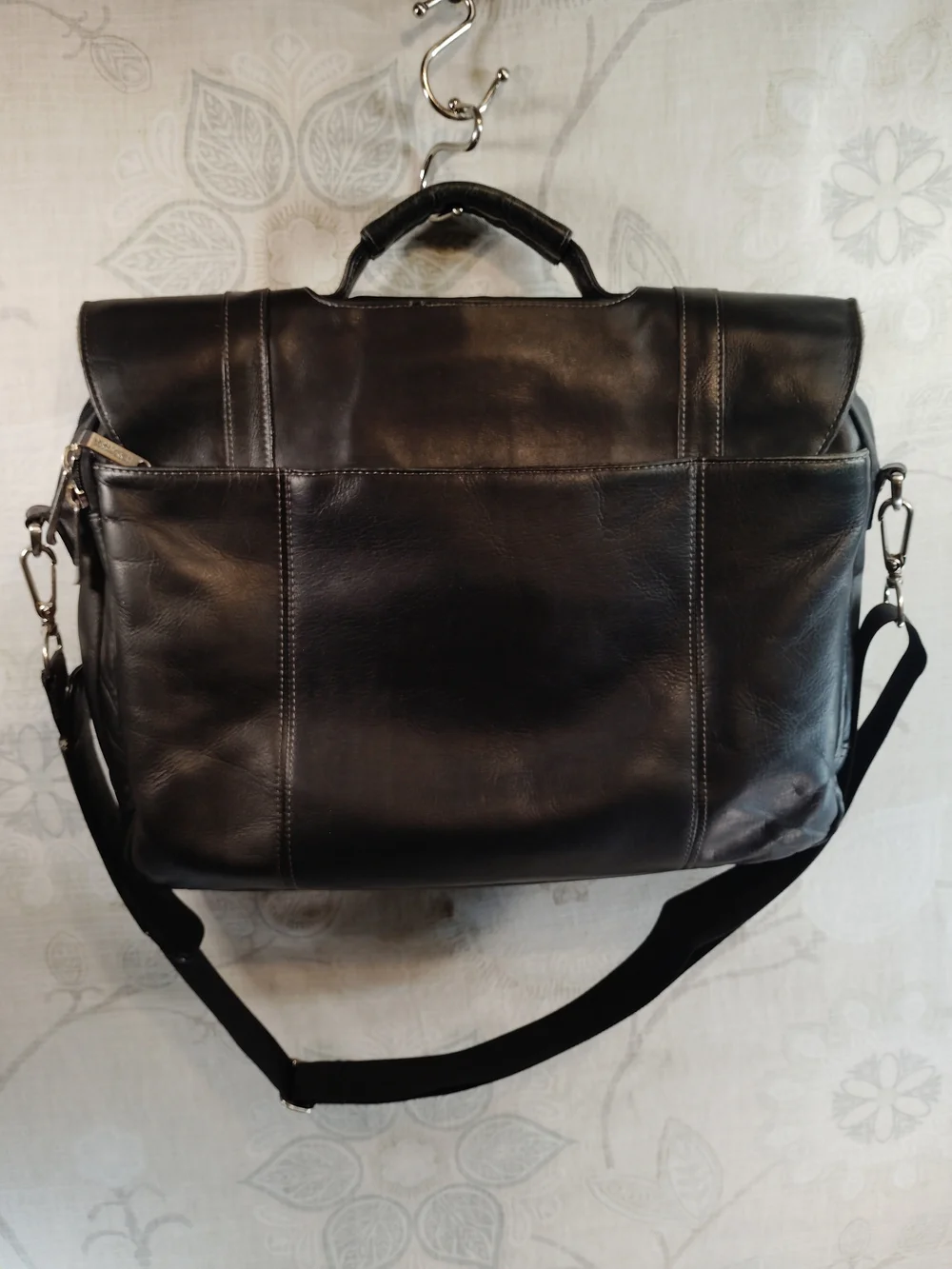 Kenneth Cole 